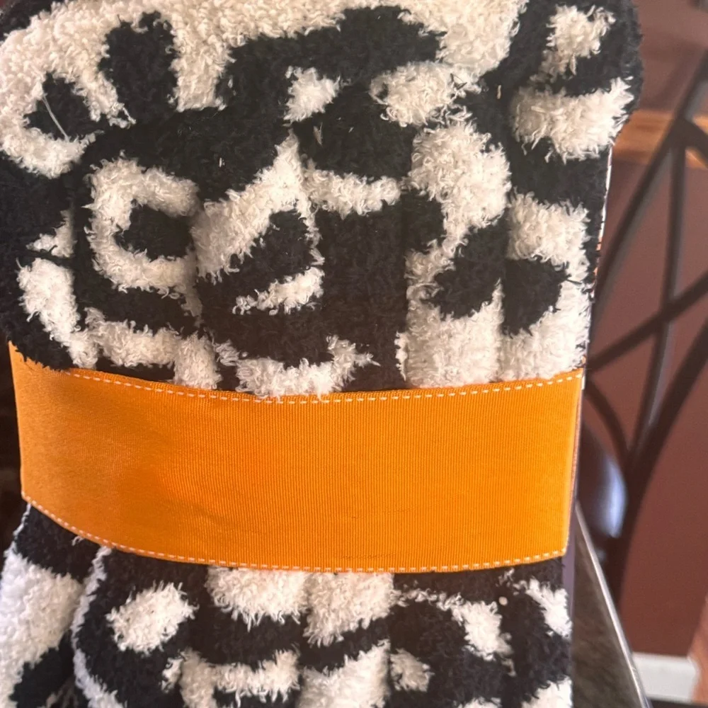 Novogratz Halloween Twin Feather Knit Blanket - Orange and Black